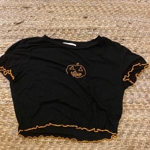 A cute teen and girls too for Halloween no stains or rips crinkle cut top!!